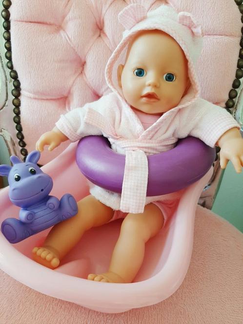Baby Born little met badset, Kinderen en Baby's, Speelgoed | Poppen, Zo goed als nieuw, Babypop, Ophalen of Verzenden