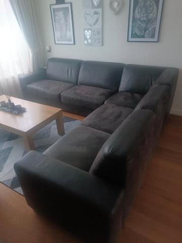 Gebruikte hoekbank met nagellijmvlek