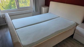 Tweepersoonsbed met elektrische lattenbodems - afbeelding 2 Tweepersoonsbed met elektrische lattenbodems - afbeelding 2