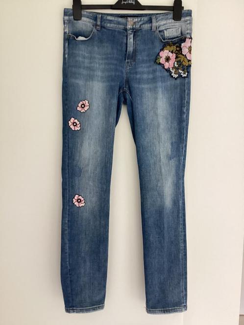 Marc Cain 5 pocket jeans maat 3 (38/40)., Kleding | Dames, Spijkerbroeken en Jeans, Zo goed als nieuw, W30 - W32 (confectie 38/40)