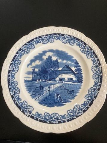 Antiek bord Boerenhoeve Maestricht. Societé Ceramique Blauw 