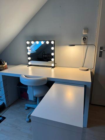 Ikea MALM bureau met uittrekbaar blad - afbeelding 1 Ikea MALM bureau met uittrekbaar blad - afbeelding 1