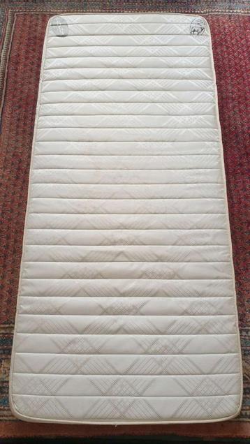 Gratis latex matras, 5 jaar, 90x200x15 cm, scheerwol, proper
