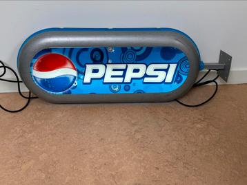 Stoer Pepsi cola reclamebord (niet buiten gebruikt)