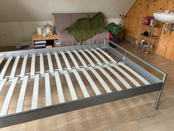 IKEA Heimdal bedframe + Sultan Luröy lattenbodem - afbeelding 2 IKEA Heimdal bedframe + Sultan Luröy lattenbodem - afbeelding 2