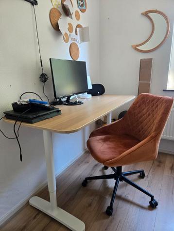 Ikea bekant bureau met stoel - afbeelding 1 Ikea bekant bureau met stoel - afbeelding 1