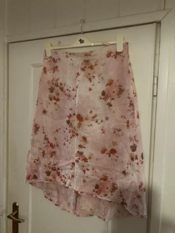 Elegante roze gebloemde linnen rok van La Ligna, maat 44
