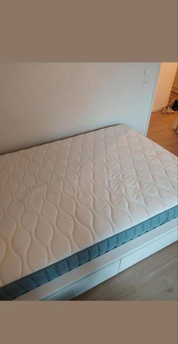Wit IKEA bed (140cm) inclusief opberglades en matras - afbeelding 5 Wit IKEA bed (140cm) inclusief opberglades en matras - afbeelding 5
