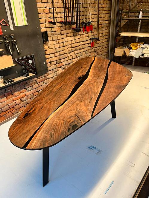 Walnoot Epoxy Bijzettafel, Huis en Inrichting, Tafels | Bijzettafels, Nieuw, Ovaal, 45 tot 60 cm, 75 cm of meer, Hout, Ophalen