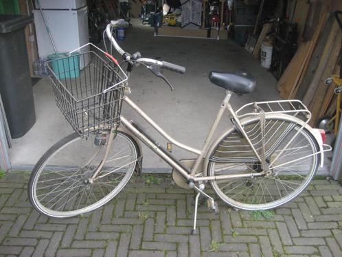 Te koop - 2 fietsen Damesfiets en fiets met diepe instap, Fietsen en Brommers, Fietsen | Dames | Damesfietsen, Gebruikt, Overige merken