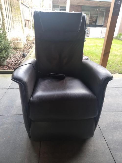 Domano relaxfauteuil met sta-op functie, Huis en Inrichting, Fauteuils, Zo goed als nieuw, Leer, Ophalen