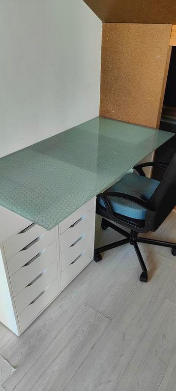 Ikea Bureau met Stoel - afbeelding 1 Ikea Bureau met Stoel - afbeelding 1