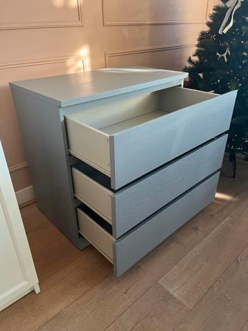 IKEA MALM - Ladekast 3 lades, grijs gelazuurd, 80x78 cm - afbeelding 2 IKEA MALM - Ladekast 3 lades, grijs gelazuurd, 80x78 cm - afbeelding 2