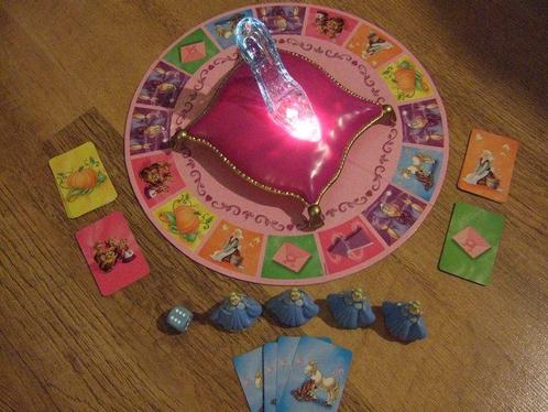 Cinderella Het Magische Muiltjespel, Hobby en Vrije tijd, Gezelschapsspellen | Bordspellen, Zo goed als nieuw, Ophalen of Verzenden