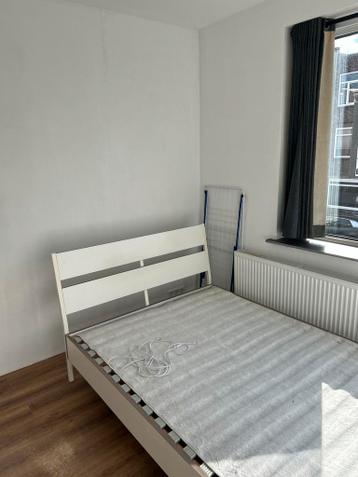 Gratis Ikea bedframe - zaterdag af te halen!