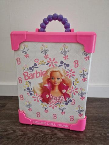 Retro/Vintage Barbie deluxe doll trunk incl 2 barbies en acc