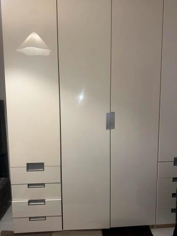 Twee Ikea Pax deuren hoogglans wit 50x229 cm - afbeelding 1 Twee Ikea Pax deuren hoogglans wit 50x229 cm - afbeelding 1