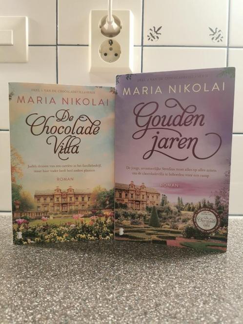 Boeken 'Chocoladevilla' en 'Gouden Jaren' van Maria Nikolai, Boeken, Romans, Zo goed als nieuw, Nederland, Ophalen of Verzenden