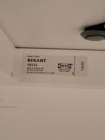 Ikea Bekant hoekbureau wit met zwart inzetstuk - verstelbaar - afbeelding 4 Ikea Bekant hoekbureau wit met zwart inzetstuk - verstelbaar - afbeelding 4