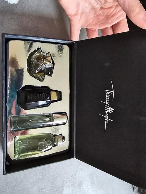 Thierry Mugler miniatuur parfum set 4 flesjes, Verzamelen, Parfumverzamelingen, Zo goed als nieuw, Miniatuur, Ophalen of Verzenden