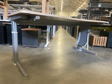 Verstelbaar bureau met slinger 180x90xH62-91 cm, 850 stuks - afbeelding 15 Verstelbaar bureau met slinger 180x90xH62-91 cm, 850 stuks - afbeelding 15