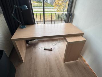 IKEA MALM bureau met uittrekbaar blad - afbeelding 1 IKEA MALM bureau met uittrekbaar blad - afbeelding 1