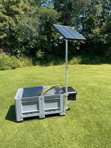 Nieuwe solar drinkbak op zonne-energie weidedrinkbak