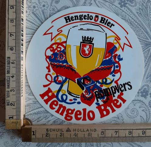 Vintage sticker Hengelo Bier pompvers carnaval, Verzamelen, Stickers, Zo goed als nieuw, Overige typen, Ophalen of Verzenden