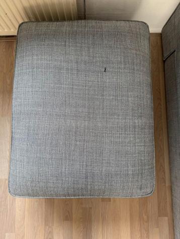 grijze ikea kivik tweepersoonsbank met hocker - afbeelding 4 grijze ikea kivik tweepersoonsbank met hocker - afbeelding 4