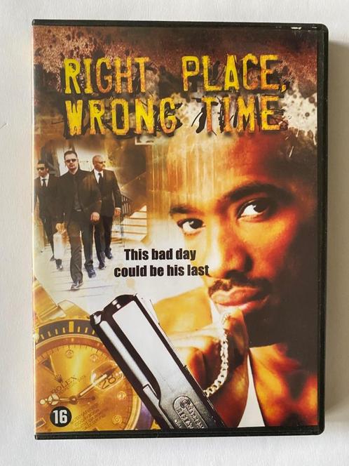Right Place, Wrong Time, Cd's en Dvd's, Dvd's | Actie, Gebruikt, Actie, Vanaf 16 jaar, Ophalen of Verzenden