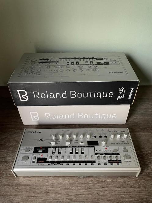 Roland TB-03, Muziek en Instrumenten, Synthesizers, Zo goed als nieuw, Overige aantallen, Roland, Met midi-aansluiting, Met standaard