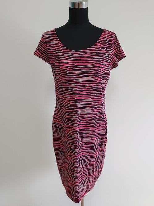 J202 - Roze-zwart-witte Juffrouw Jansen jurk maat XXL (1), Kleding | Dames, Jurken, Zo goed als nieuw, Maat 46/48 (XL) of groter