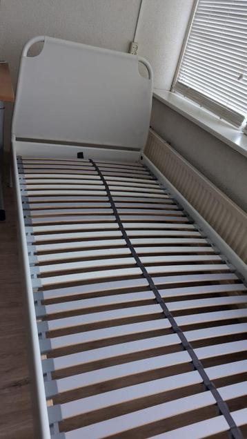 Bedframe Ikea 200cmx90cm - afbeelding 2 Bedframe Ikea 200cmx90cm - afbeelding 2