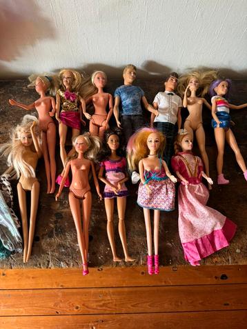 verzameling Barbie en Ken  poppen oa oude 22 stuks 
