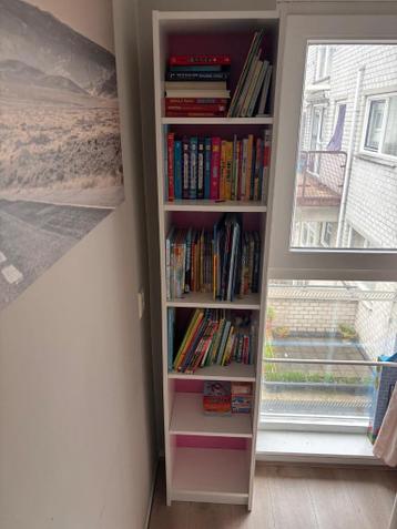 IKEA BILLY boekenkast – wit/roze 40x28x202 cm - afbeelding 1 IKEA BILLY boekenkast – wit/roze 40x28x202 cm - afbeelding 1