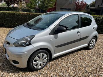 Toyota Aygo 1.0 12V Vvt-i 5DRS 2012 Grijs airco