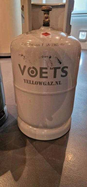 Twee gekeurde volle 10 kg propaanflessen (propaan UN 1965)