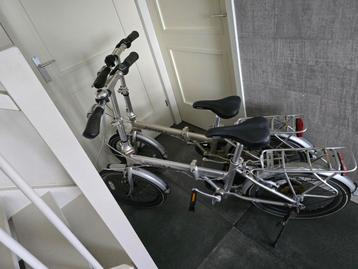 2 vouwfietsen zilver