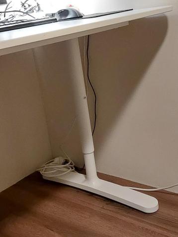 Te koop: wit Melamine Bureau BEKANT (Ikea) - afbeelding 4 Te koop: wit Melamine Bureau BEKANT (Ikea) - afbeelding 4