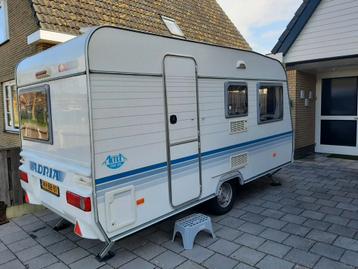 Nette Adria Altea caravan met voortent. Type 390 DS (2006)