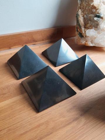 Shungiet pyramides 10x 10 cm