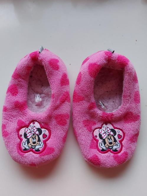 Roze Minnie Mouse pantoffels (z.g.a.n | maat 29-30-31), Kinderen en Baby's, Kinderkleding | Schoenen en Sokken, Zo goed als nieuw