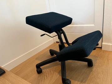 ergonomische knie bureaustoel donkerblauw Varier