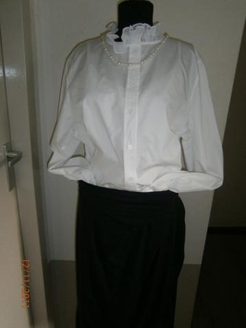 witte blouse van ZARA maat XL /46 met roezel NIEUW.