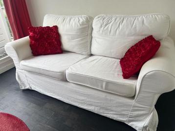 IKEA bank EKTORP 2 personen + IKEA poef - afbeelding 2 IKEA bank EKTORP 2 personen + IKEA poef - afbeelding 2