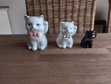 3 Mooie Vintage Lucky Maneki Neko Katjes Porselein Keramiek