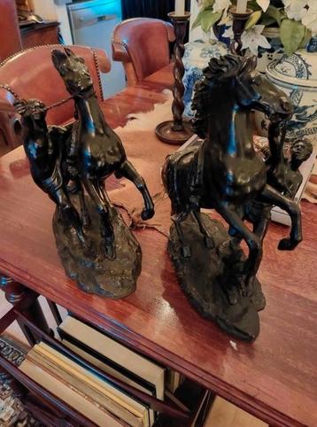 Steigerende paarden, twee Marly-Horses van Gui laume Coustou
