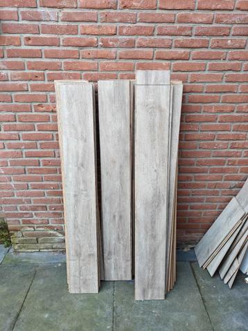 Gratis grijze eiken laminaat - 35m2