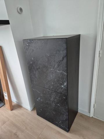 MOET WEG Ikea Besta kast - Zwart met marmerlook deuren - afbeelding 2 MOET WEG Ikea Besta kast - Zwart met marmerlook deuren - afbeelding 2