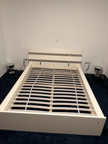Wit IKEA Skorva Bedframe 140x200 + Lattenbodems - afbeelding 4 Wit IKEA Skorva Bedframe 140x200 + Lattenbodems - afbeelding 4